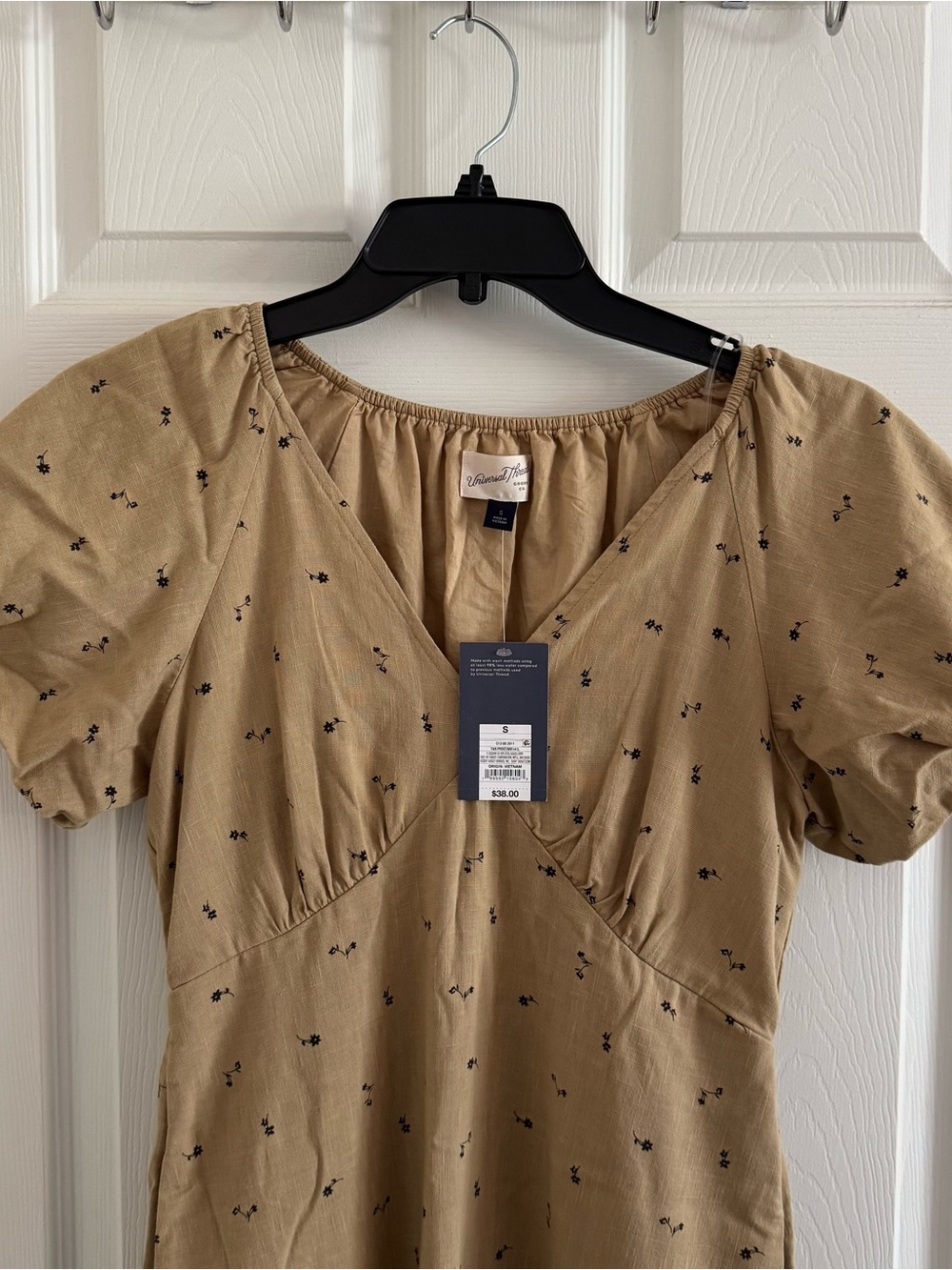 Universal Thread v-neck tan floral puff sleeve midi dress